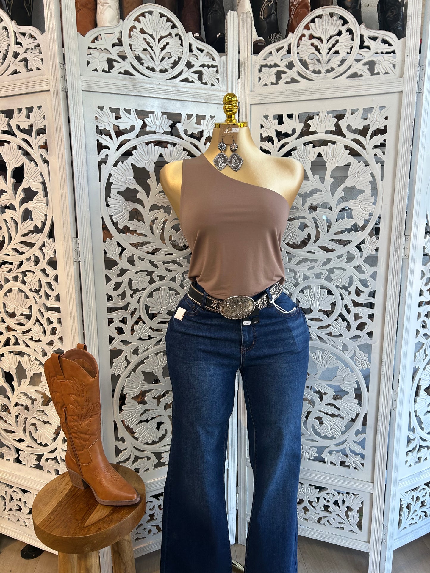 One sleeve crop top