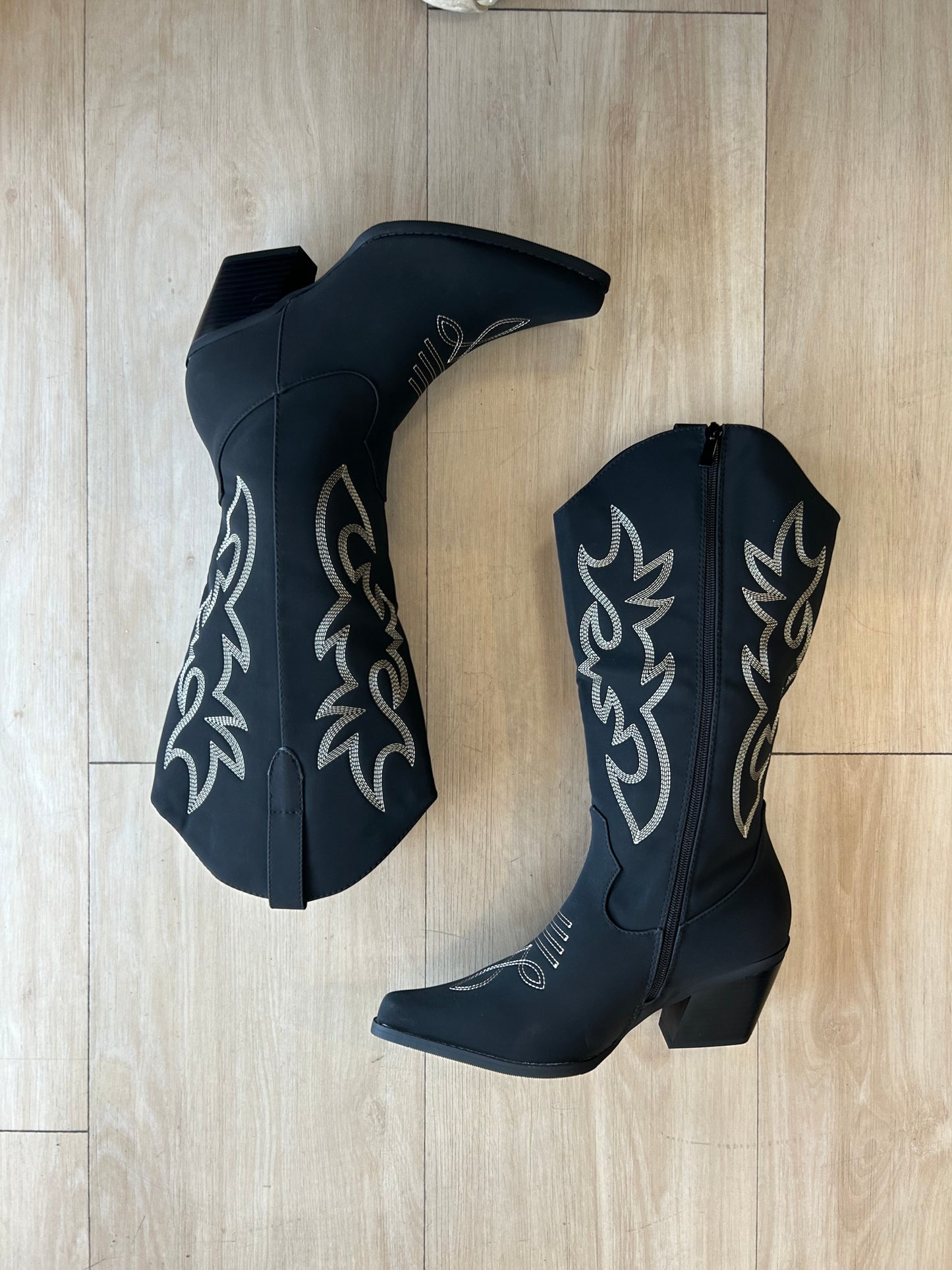 Cowboy boots wife fit friendly (creek)