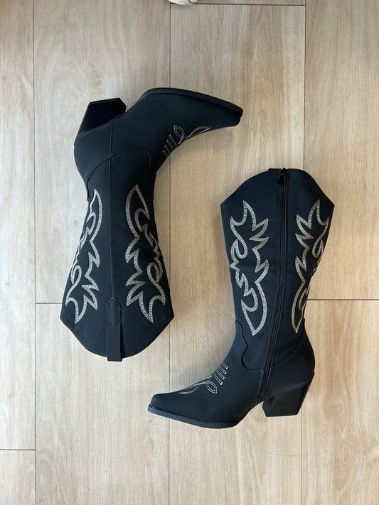 Cowboy boots wife fit friendly (creek)