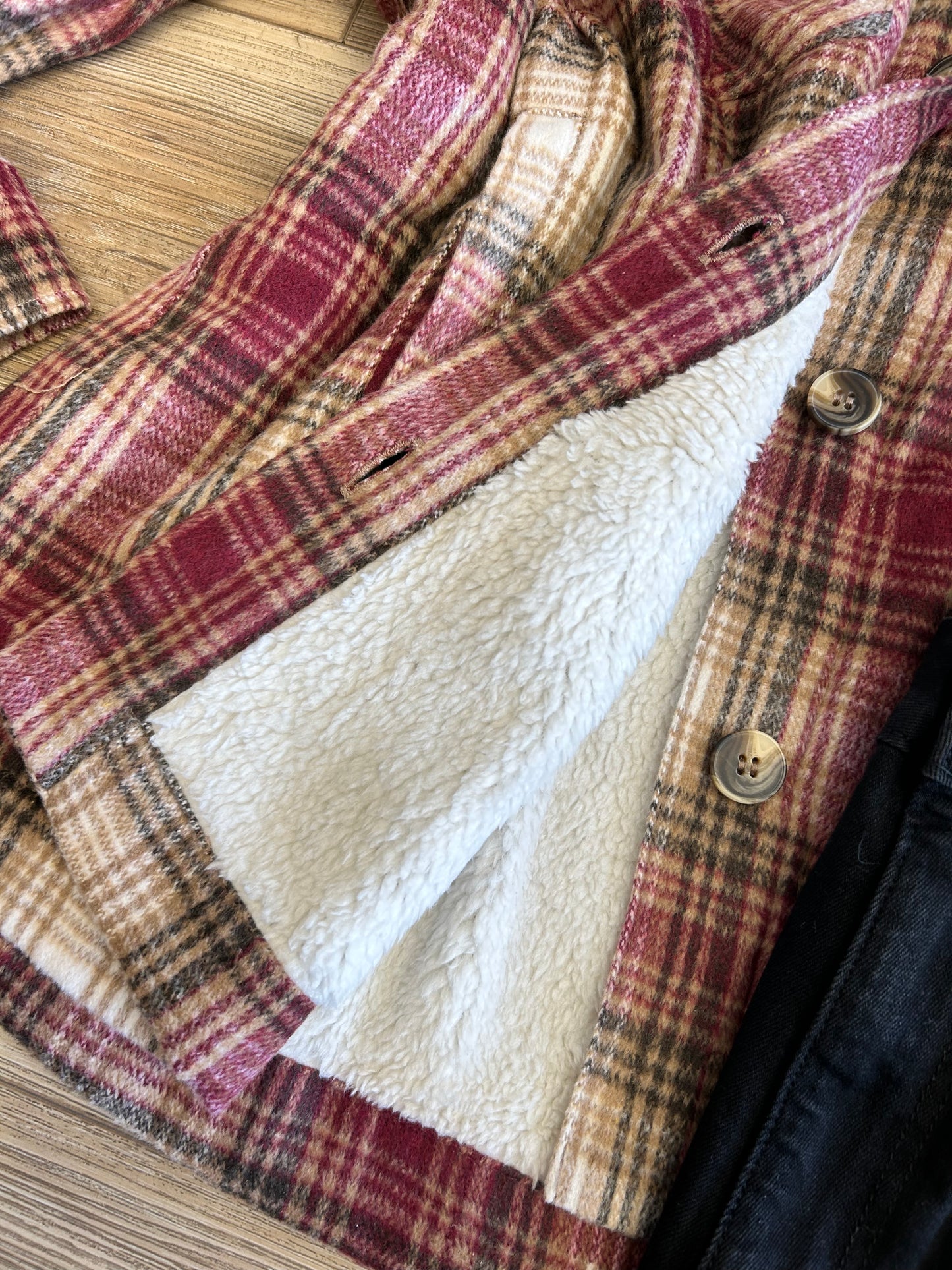 Sherpa plaid jacket (size up)