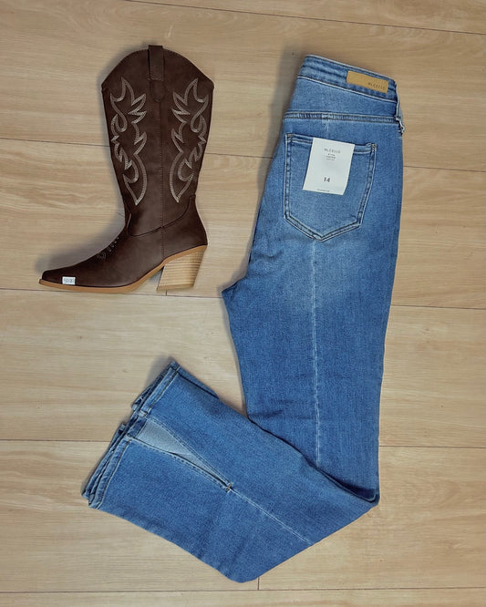 Bootcut High rise jeans (size down)