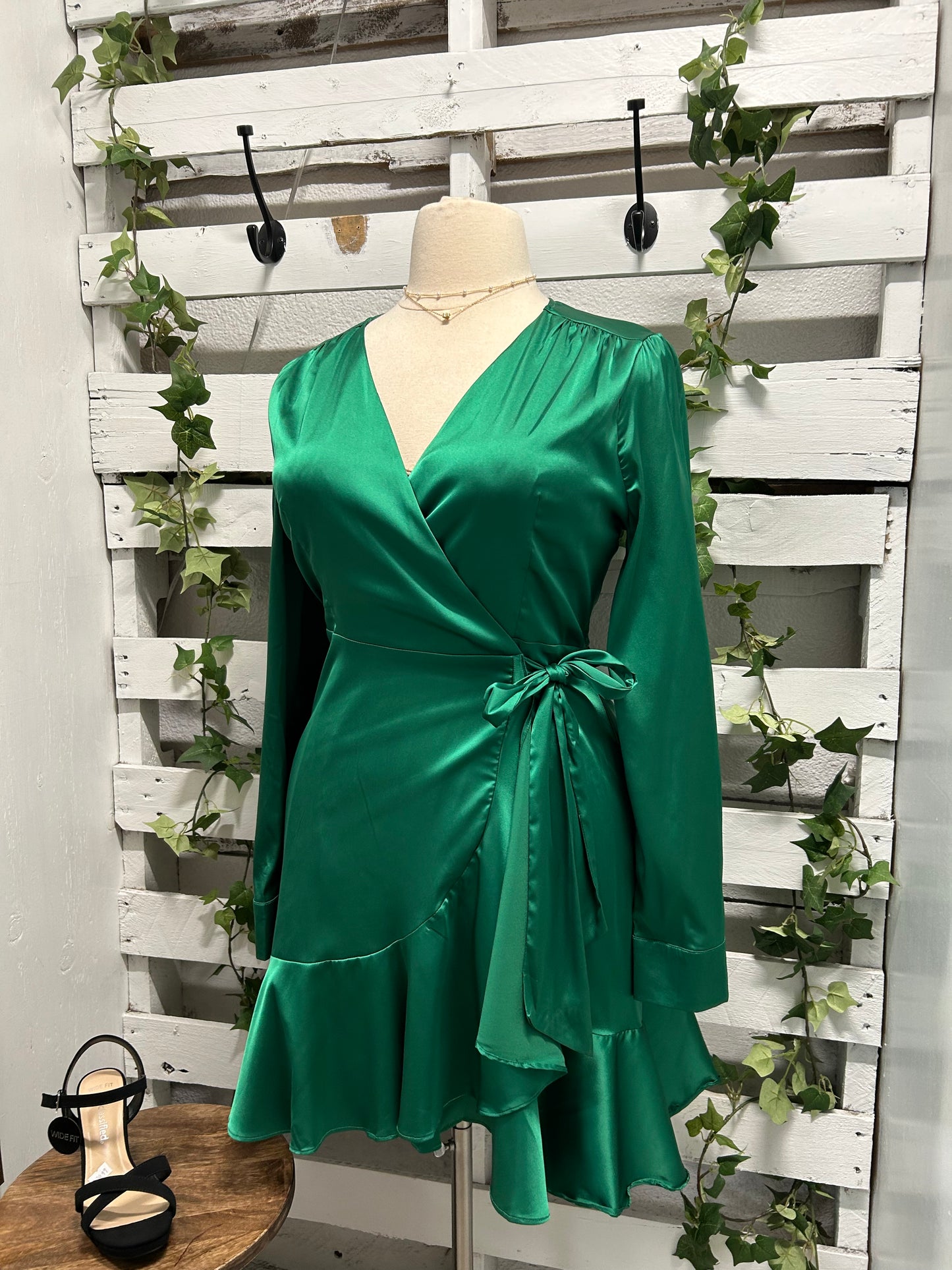 Side tie satin dress (size up)
