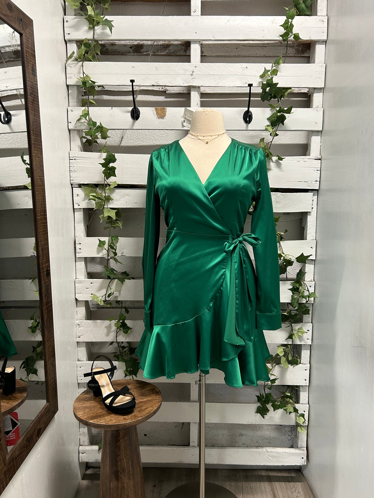 Side tie satin dress (size up)