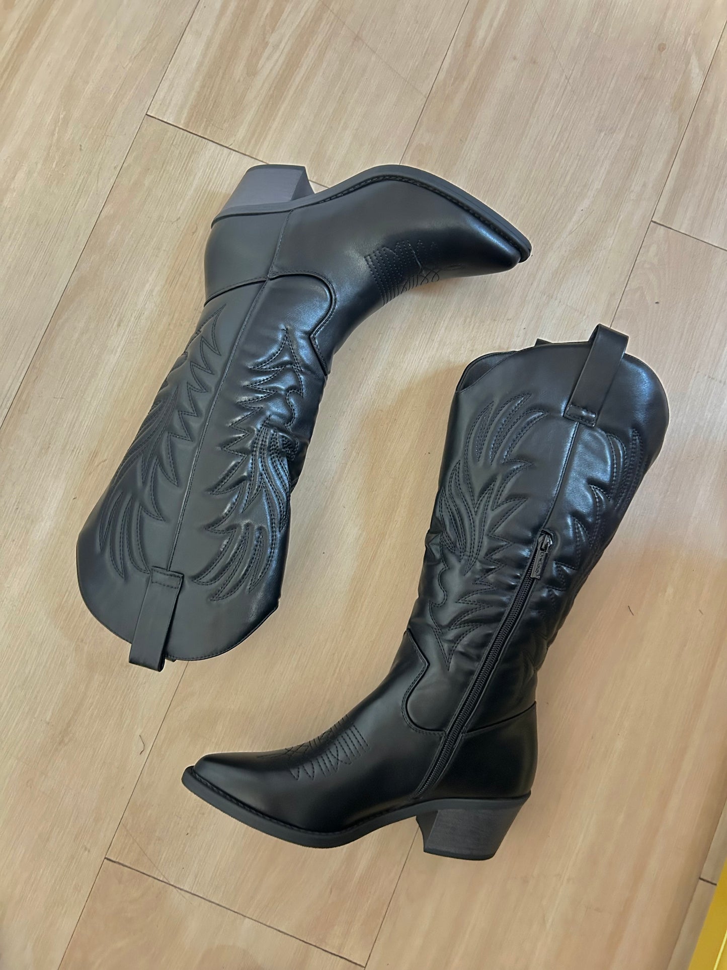 Cowboy boots wide fit friendly (option)