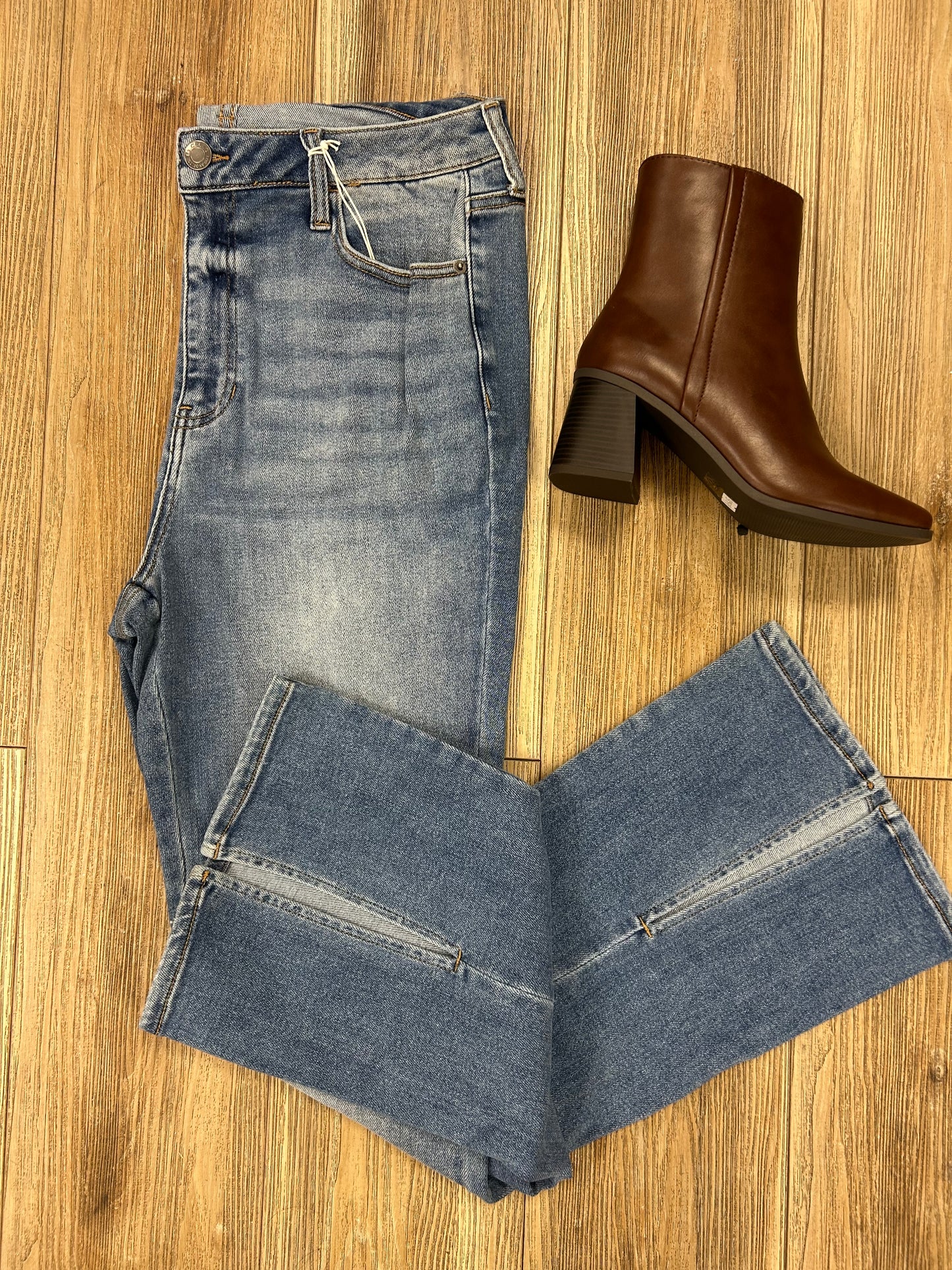 Bootcut High rise jeans (size down)
