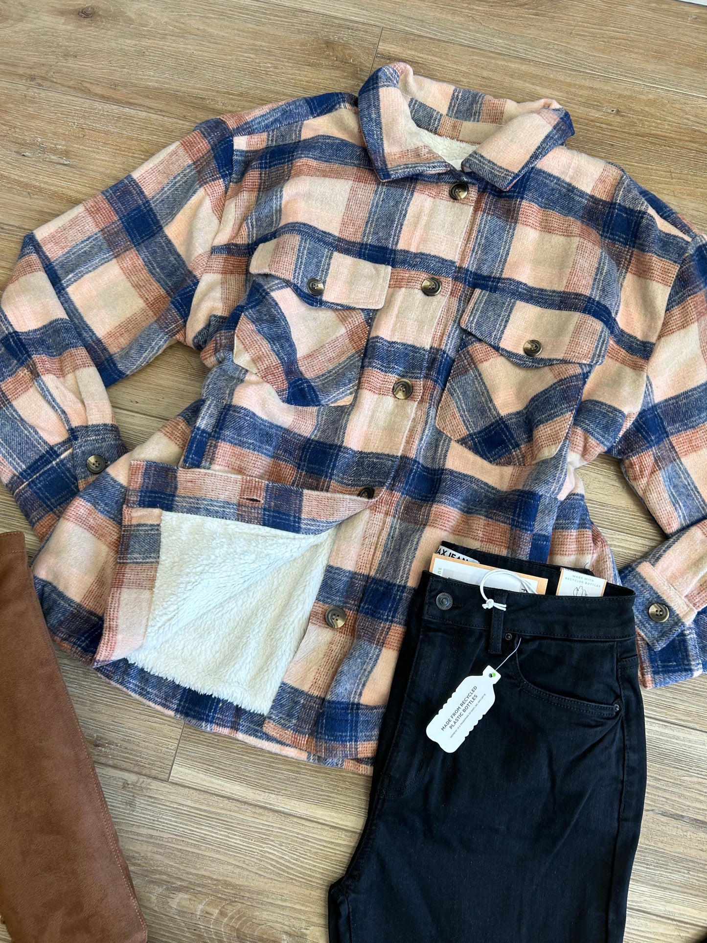 Sherpa plaid jacket (size up)
