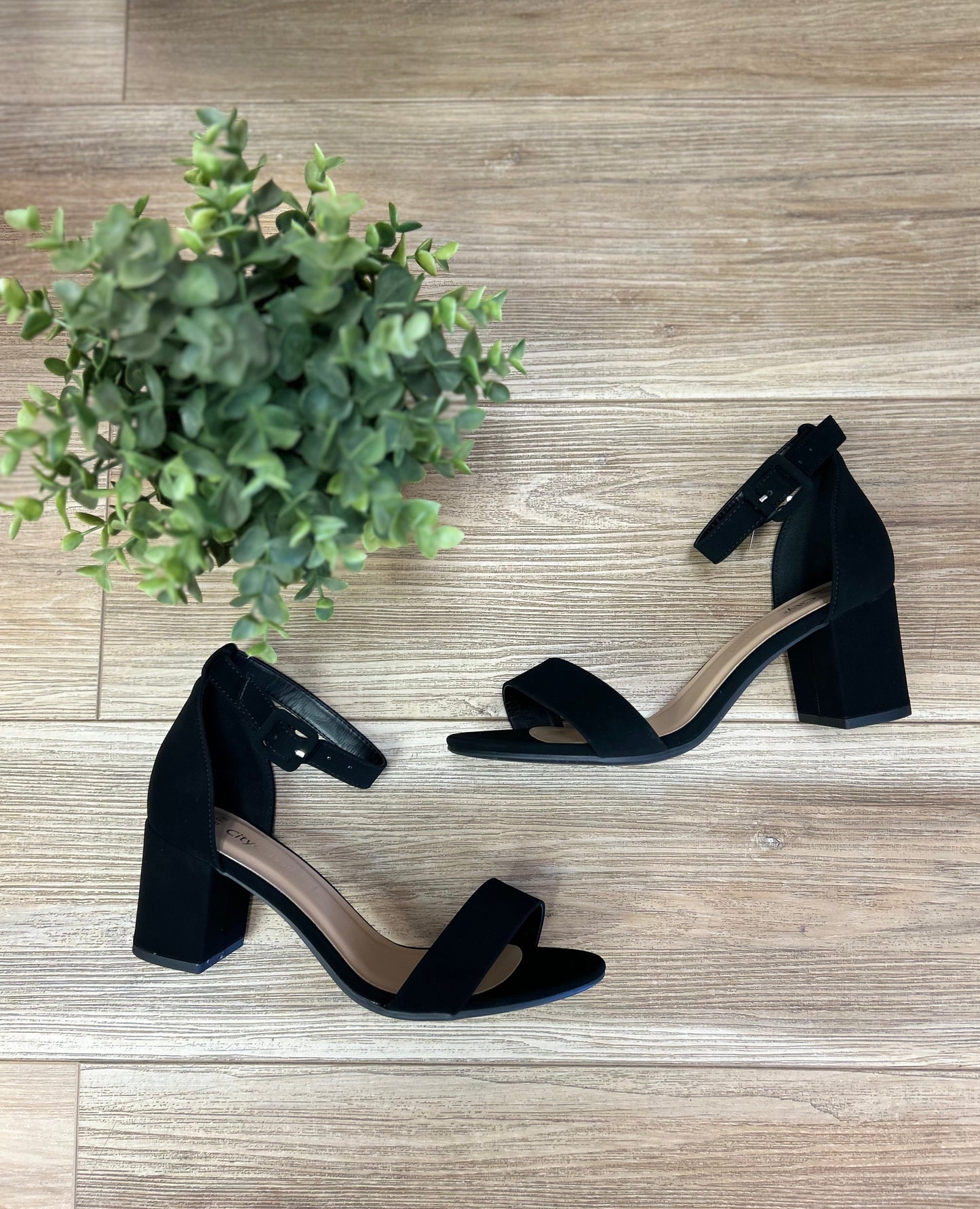 Wide fit low toe heels