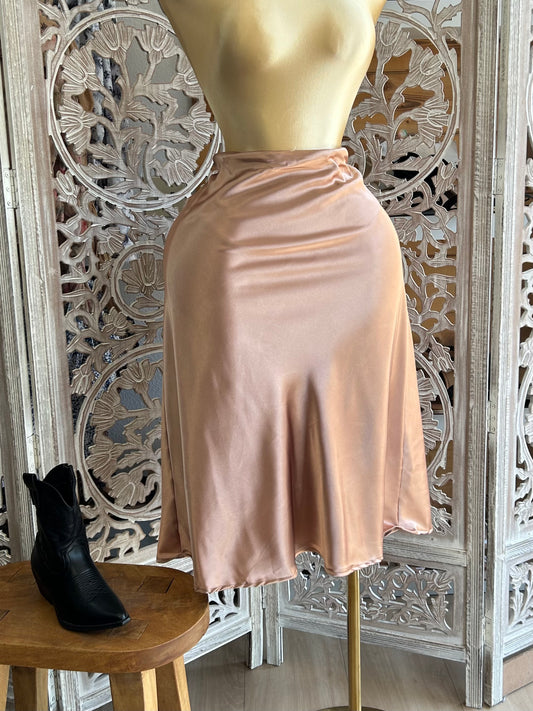 Satin fitted skirt