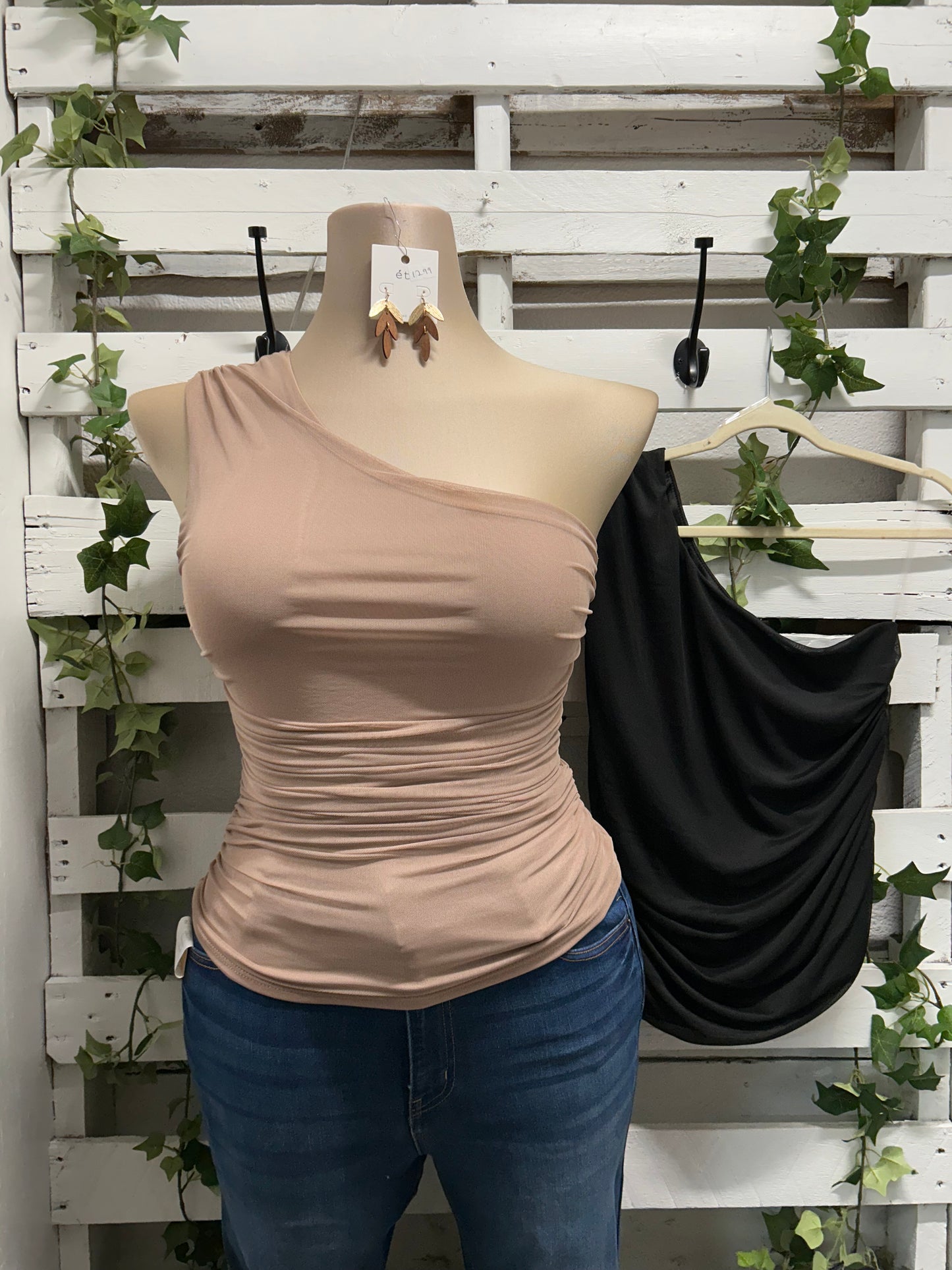 One sleeve top crop top (size up)