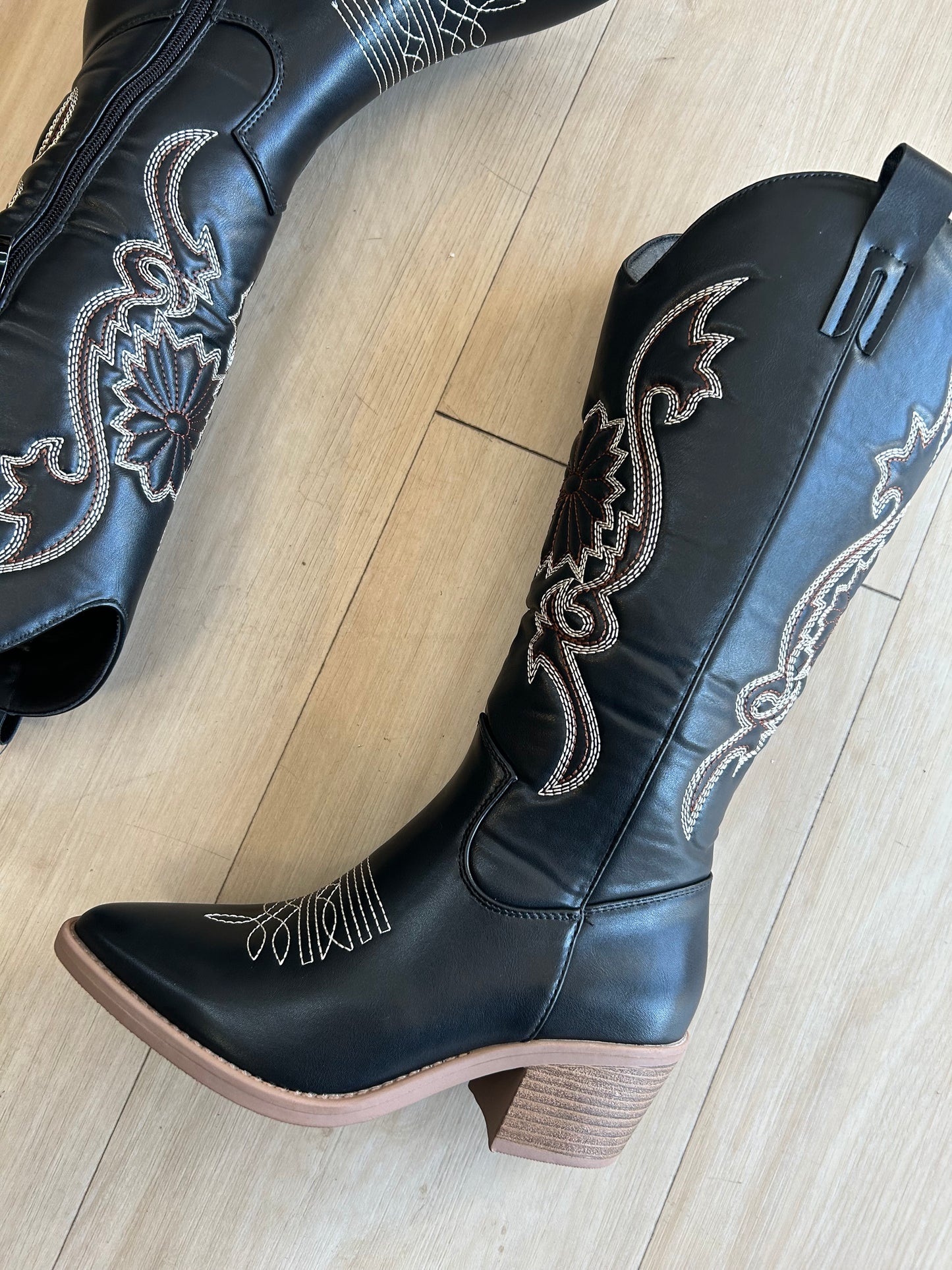 Cowboy boots wide fit friendly (home)
