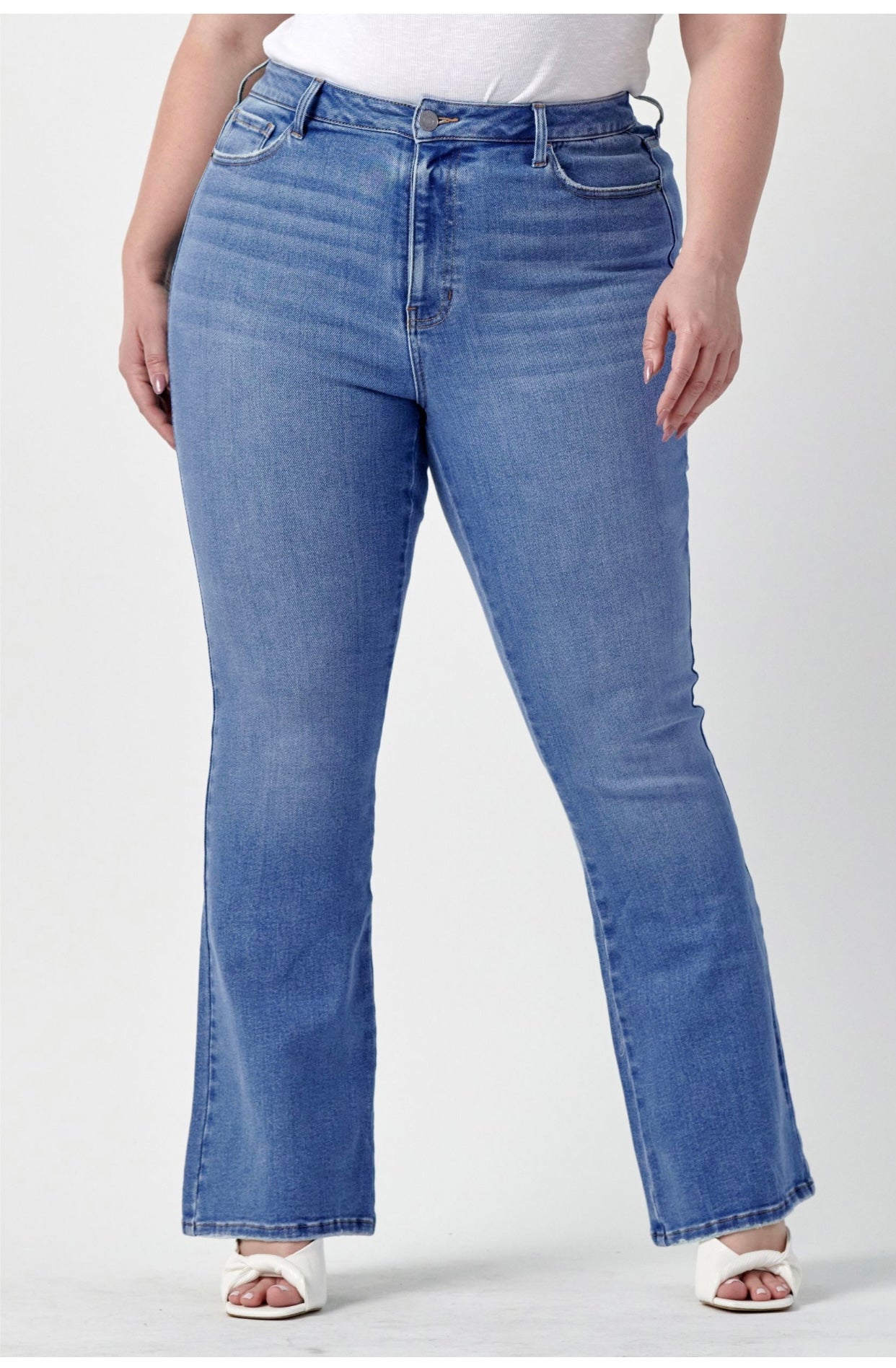 Bootcut High rise jeans (size down)