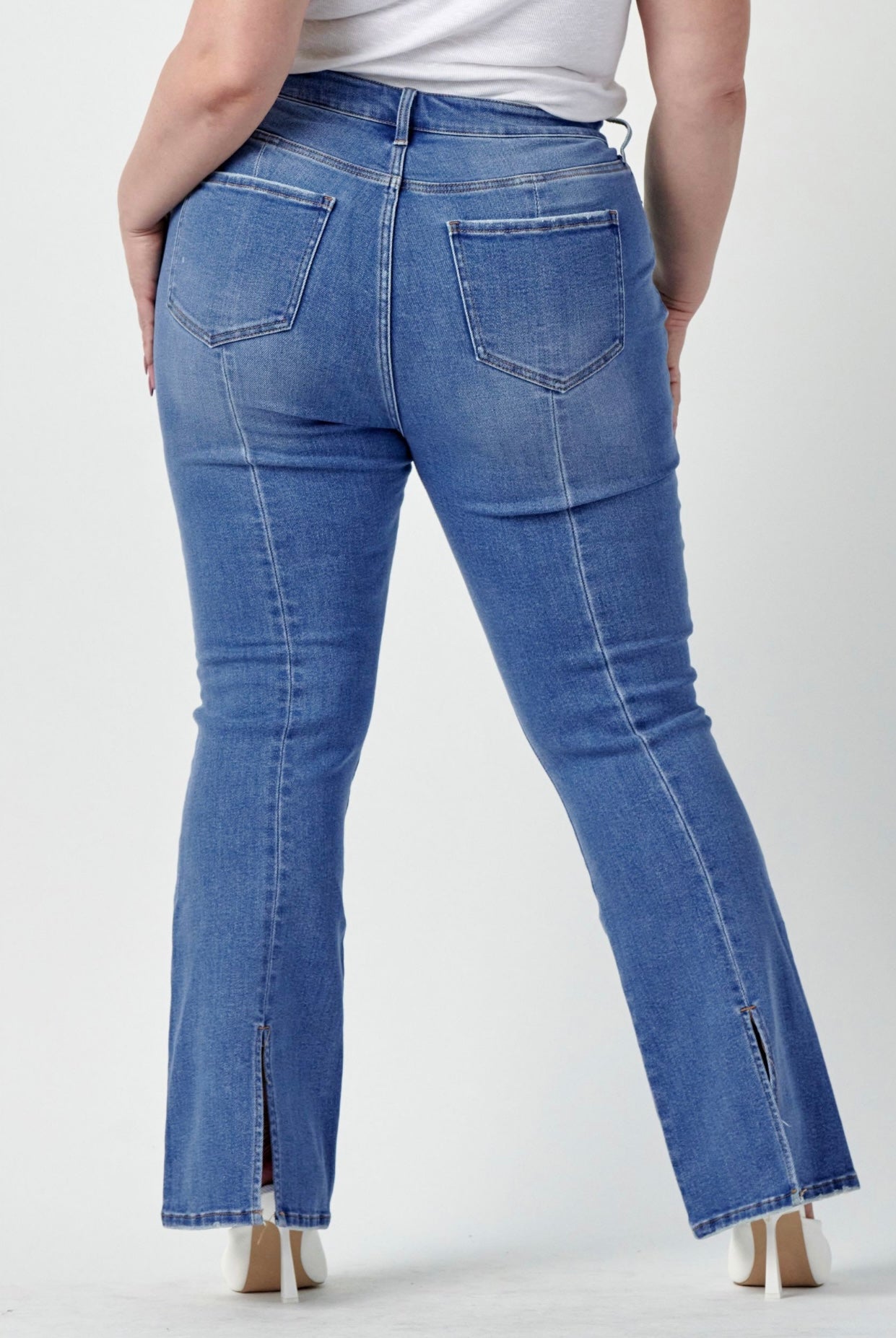 Bootcut High rise jeans (size down)