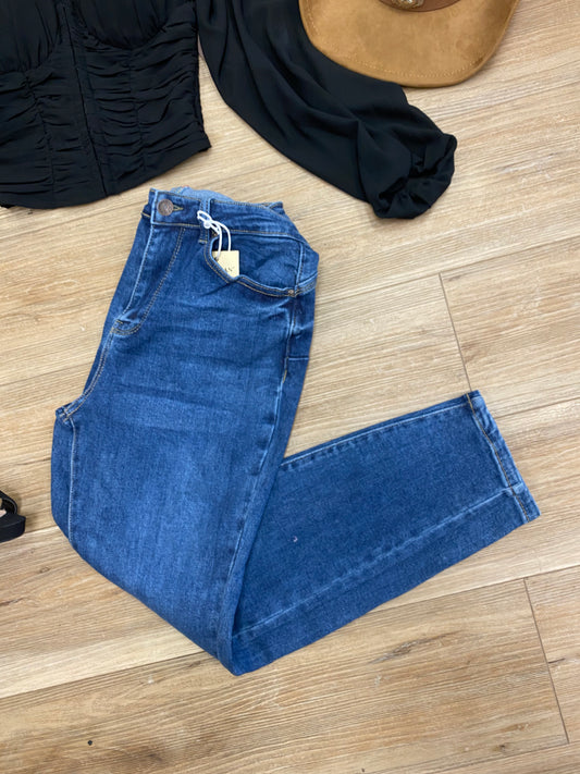 Push-up butt skinny jeans  (NO RIPS)