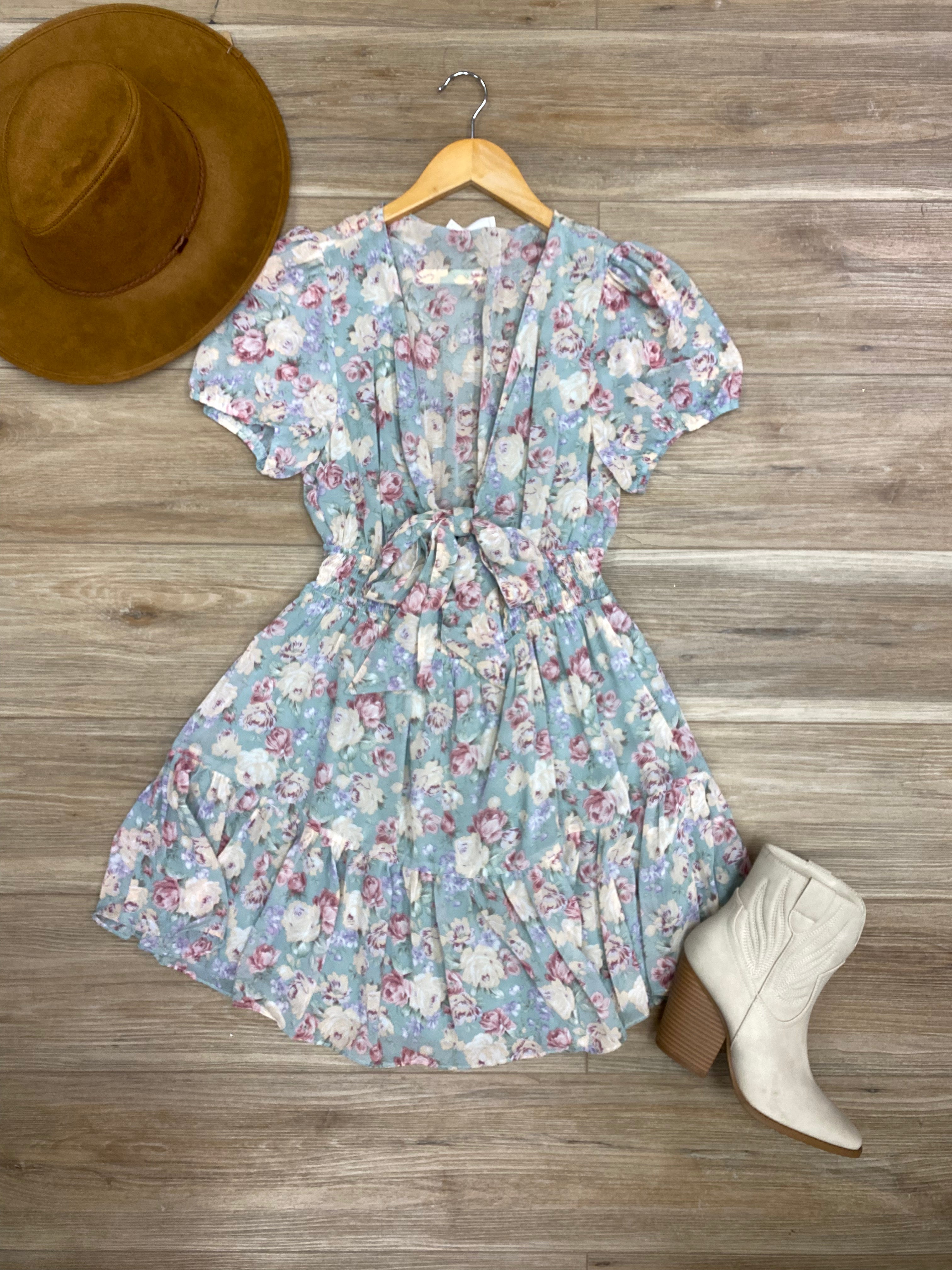 Floral mini dress runs small si3 up – shoplaboutiqueplus