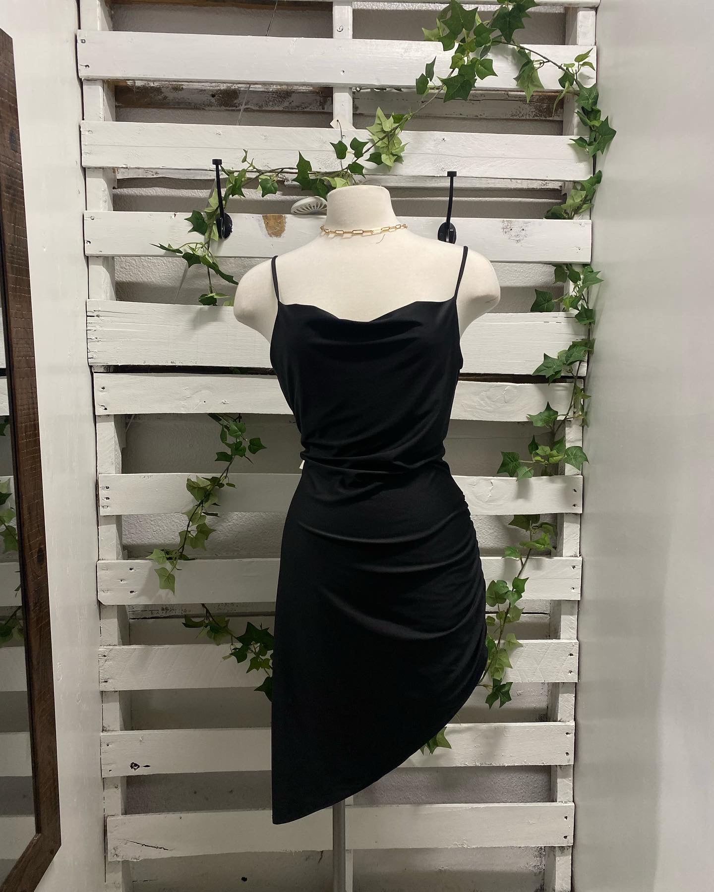 Side ruched black dress